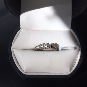 10k White Gold Diamond Ring